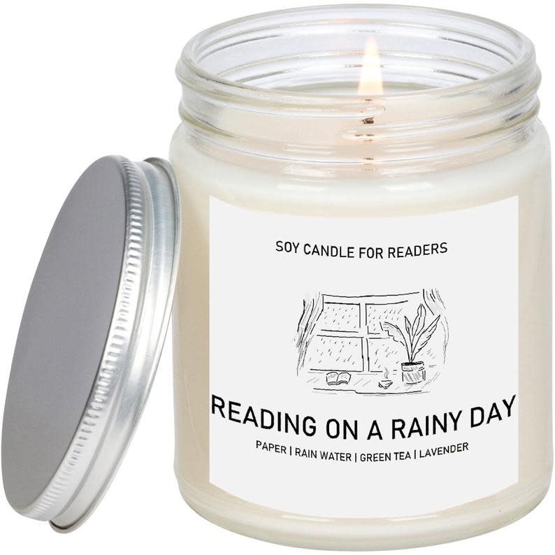 ChiCandle-Reading-on-a-Rainy-Day-Candle
