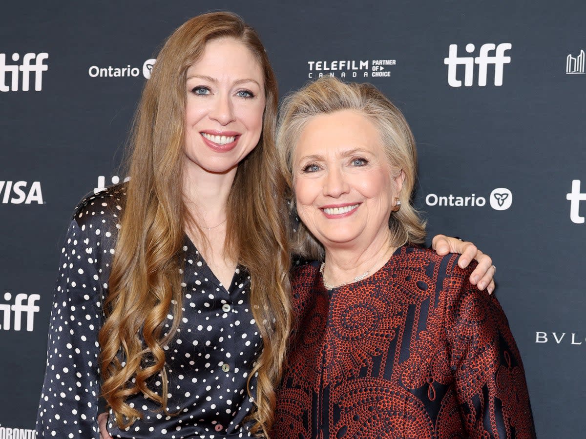 Hillary and Chelsea Clinton in September 2022 (Getty Images)
