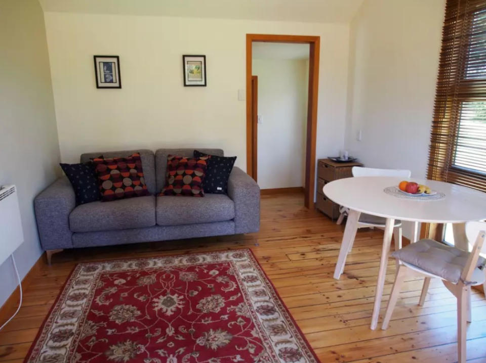 <p>But in case you were wondering, here’s what it looks like inside.<br>(Airbnb) </p>