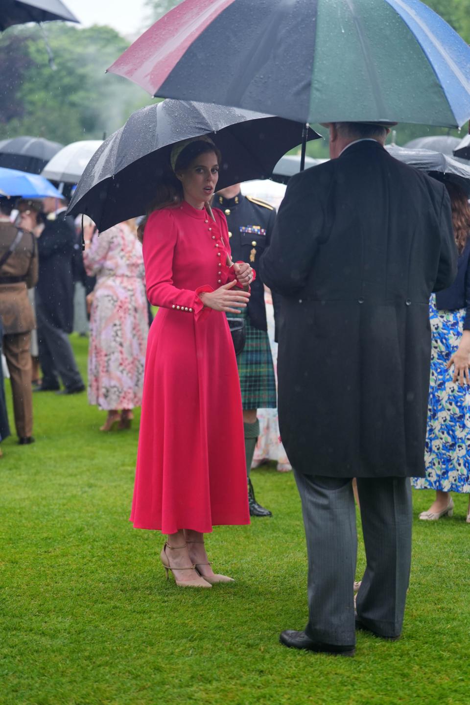 princess beatrice, princess eugenie, buckingham palace