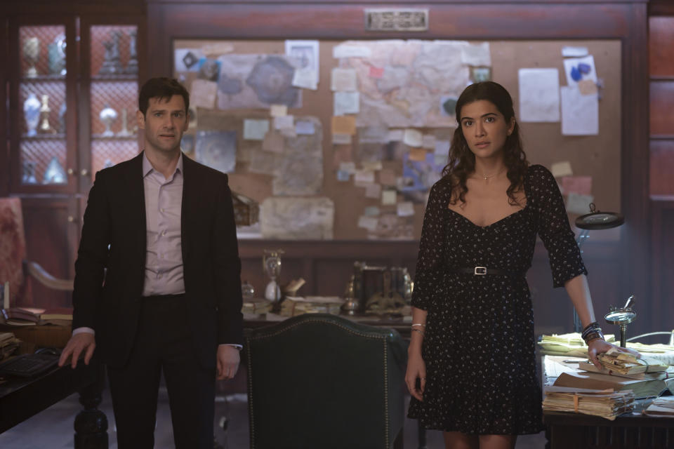 Justin Bartha and Lisette Olivera in Episode 104 of 