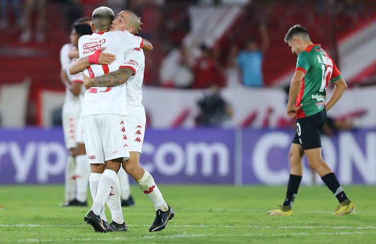 El festejo de Huracán, que avanzó en su primera eliminatoria en la Libertadores; en los próximos días se medirá con Sporting Cristal