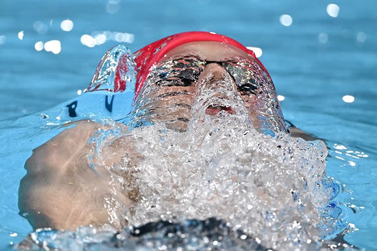 El británico Luke Greenbank emergió en la salida de los 200 metros espalda luego de superar los primeros 15 metros bajo del agua, lo que provocó la desclasificación al más veloz de las series en los Juegos Olímpicos París 2024.