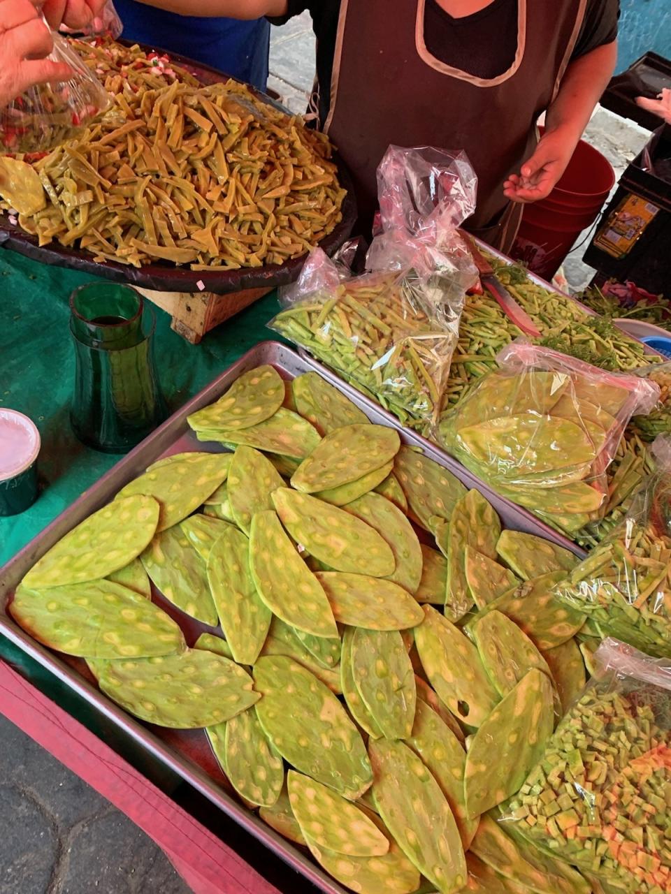 <h1 class="title">Street food in Mexico City</h1><cite class="credit">Photo: Humberto Leon</cite>