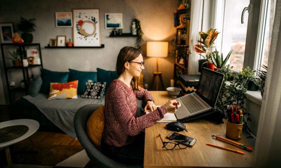 <span>Hybrid working improves job satisfaction and makes no difference to productivity, research shows.</span><span>Photograph: J_art/Getty Images</span>