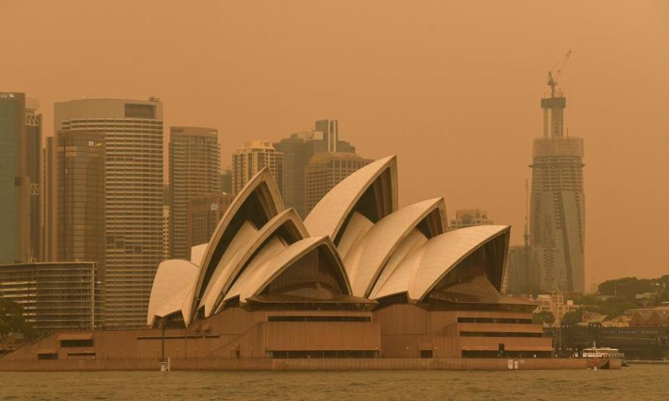 Smoke haze from the nearby bushfires blankets the Sydney skyline.