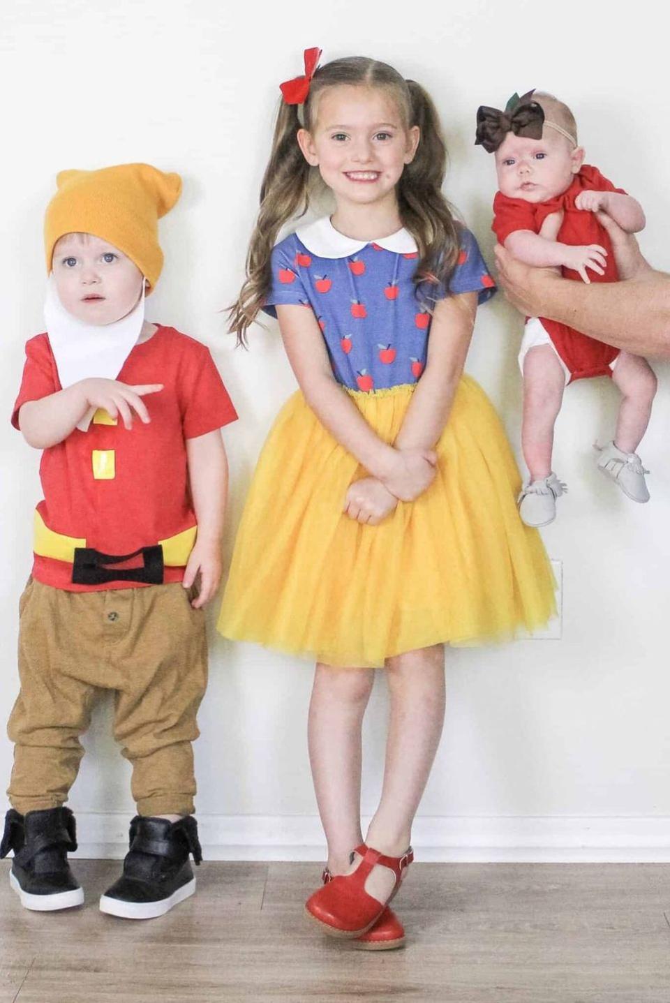 'Snow White and Seven Dwarfs' Costume