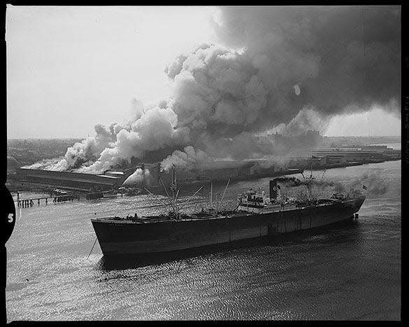The Wilmington Terminal Co. fire, March 9, 1953. Smoke was visible for more than 20 miles.