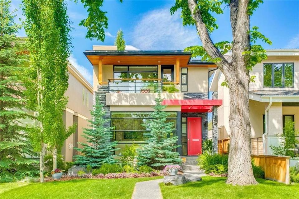 <p><a rel="nofollow noopener" href="https://www.zoocasa.com/altadore-calgary-ab-real-estate/5383679-4619-16a-st-sw-altadore-calgary-ab-t2t4l8-c4190874" target="_blank" data-ylk="slk:14618 16 Street Southwest, Calgary, Alta.;elm:context_link;itc:0;sec:content-canvas" class="link ">14618 16 Street Southwest, Calgary, Alta.</a><br> Location: Calgary, Alberta<br> List Price: $999,000<br> (Photo: Zoocasa) </p>