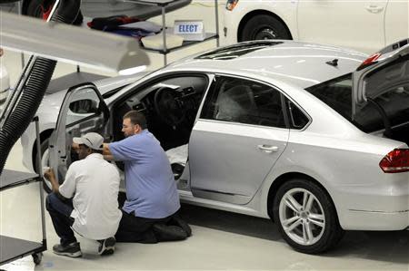 Volkswagen employees inspect a VW 2012 Passat in the assembly finish department in Chattanooga Tennessee in this December 1, 2011 file photo. REUTERS/Billy Weeks/Files