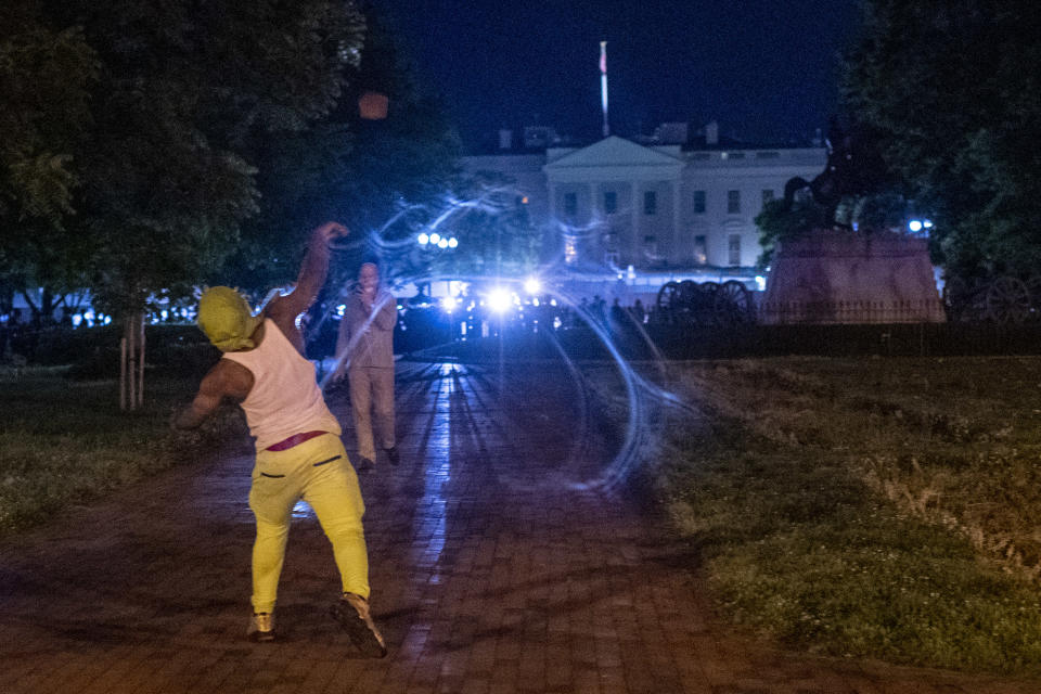 TOPSHOT - Protesters face off with police outside the White House in Washington, DC, early on May 30, 2020, during a demonstration over the death of George Floyd, a black man who died after a white policeman knelt on his neck for several minutes. - Violent protests erupted across the United States late on May 29, over the death of a handcuffed black man in police custody, with murder charges laid against the arresting Minneapolis officer failing to quell boiling anger. (Photo by Eric BARADAT / AFP) (Photo by ERIC BARADAT/AFP via Getty Images)