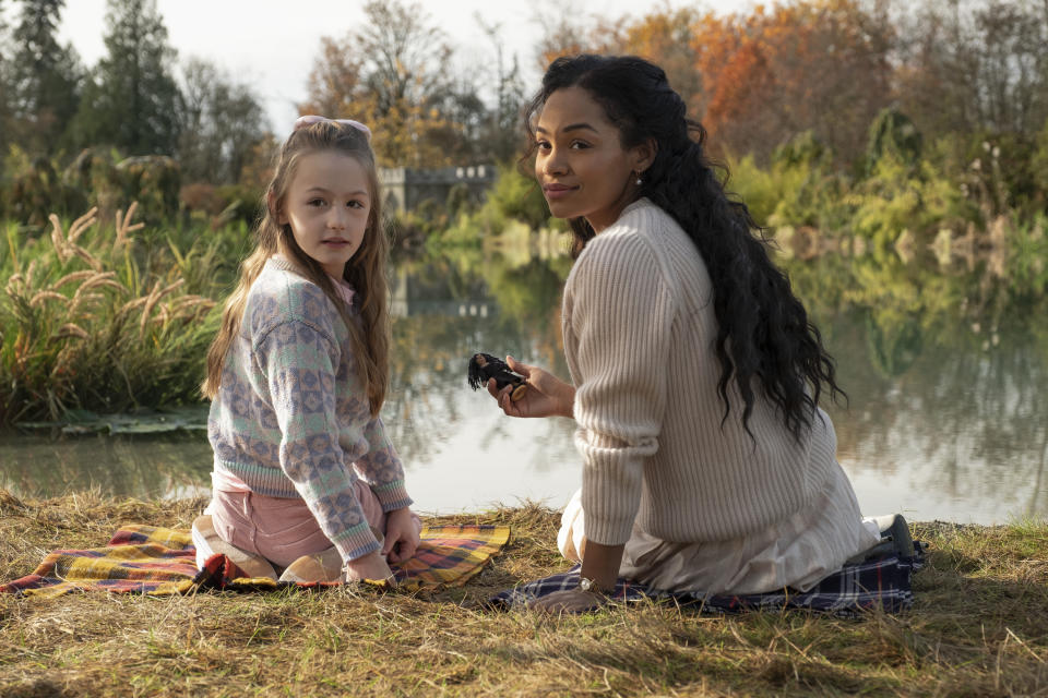 Amelie Bea Smith (left) and Tahirah Sharif in 'The Haunting of Bly Manor'<span class="copyright">Eike Schroter/Netflix</span>