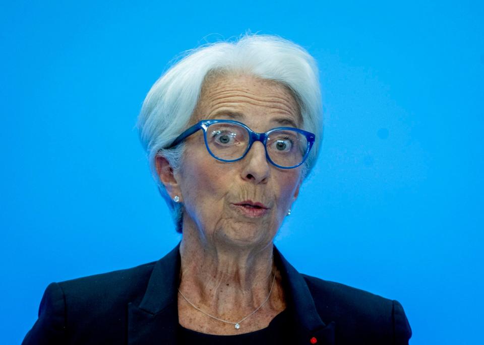 Die Europäische Zentralbank hebt die Leitzinsen erneut an. Lange hatte EZB-Chefin Christine Lagarde mit der Zinswende gezögert.  - Copyright: AP Photo/Michael Probst)