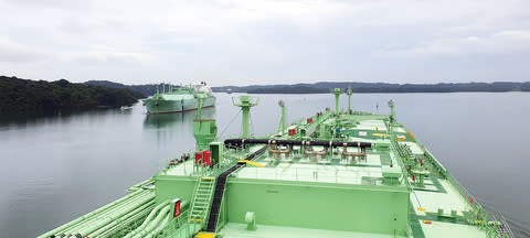 Very Large Gas Carrier BW Malacca passes LNG Carrier BW Tulip at the Panama Canal. (Photo: Business Wire)