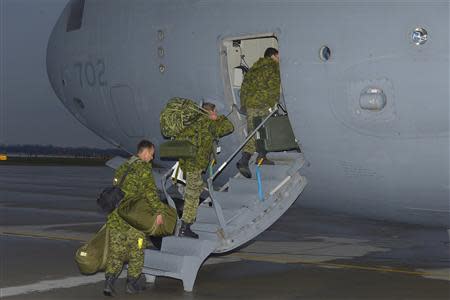 The advance party of the Disaster Assistance Response Team (DART) deploys to Hawaii from Canadian Forces Base Trenton