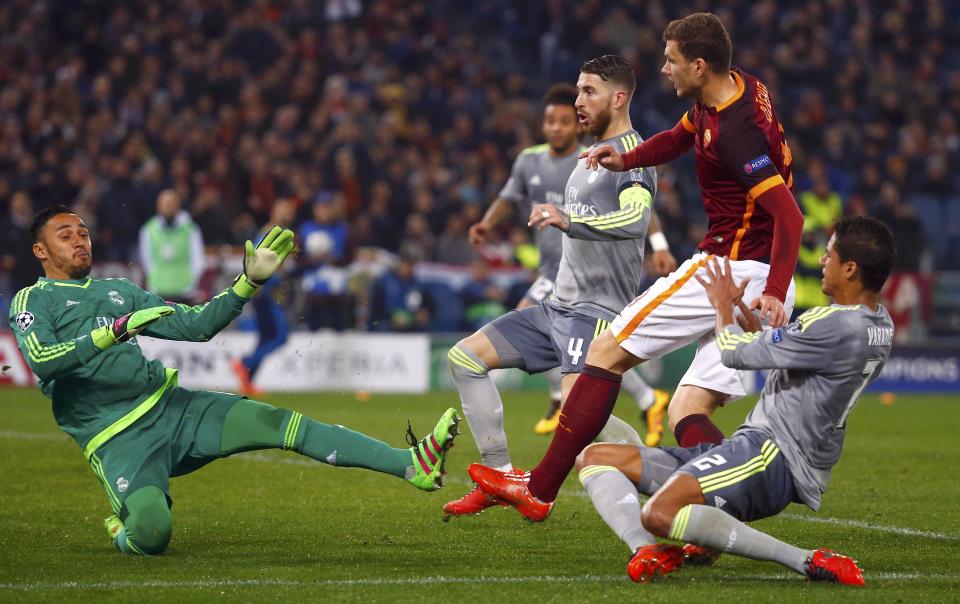 Football Soccer - AS Roma v Real Madrid - UEFA Champions League Round of 16 First Leg - Olympic stadium, Rome, Italy - 17/2/16 AS Roma's Edin Dzeko (2R) in action with Real Madrid. REUTERS/Tony Gentile