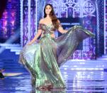 <p>Kareena Kapoor Khan walks the ramp at LFW Finale </p>