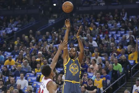 January 11, 2019; Oakland, CA, USA; Golden State Warriors forward Kevin Durant (35) shoots the basketball against Chicago Bulls forward Wendell Carter Jr. (34) during the first quarter at Oracle Arena. Mandatory Credit: Kyle Terada-USA TODAY Sports