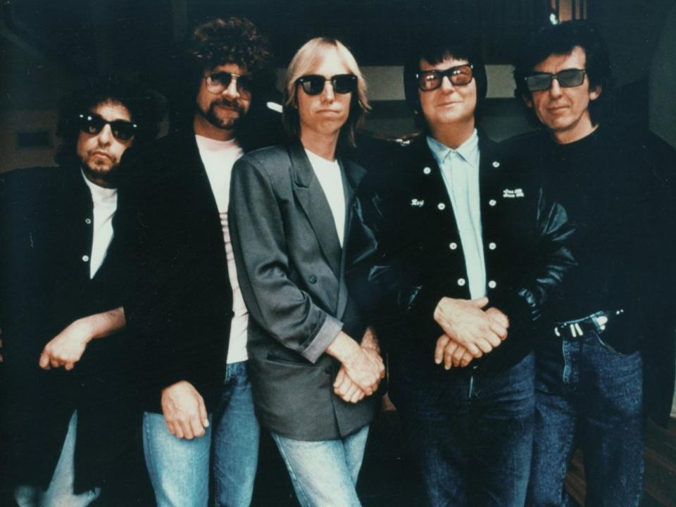 Die größte Supergroup aller Zeiten? Die Traveling Wilburys formierten sich in den späten 80er-Jahren, ihre Mitglieder waren (von links) Bob Dylan, Jeff Lynne, Tom Petty, Roy Orbison und George Harrison. (Bild: Warner Music)