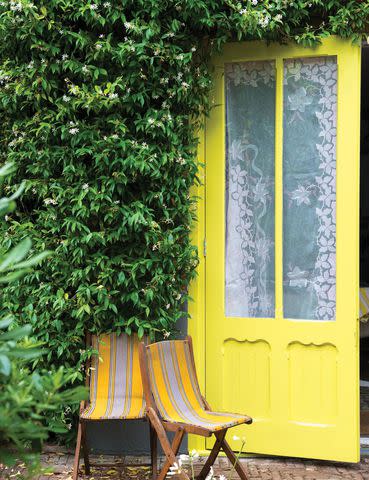 <p><a href="https://www.farrow-ball.com/yellow-paint" data-component="link" data-source="inlineLink" data-type="externalLink" data-ordinal="1" rel="nofollow">Farrow & Ball</a></p>