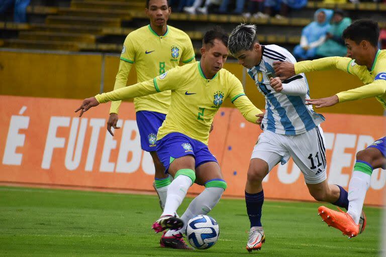 La selección argentina enfrentó a Brasil en el Sudamericano Sub 17 de este año y perdió 3 a 2