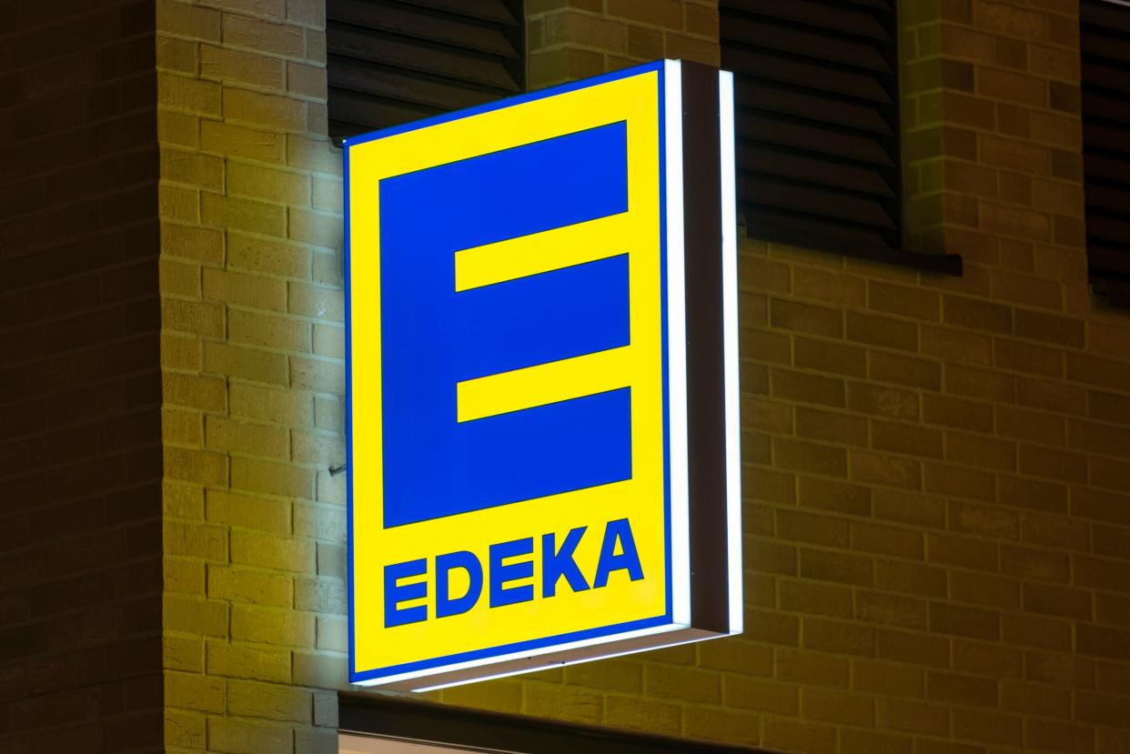 18 January 2021, Saxony-Anhalt, Magdeburg: Edeka logo Photo: Stephan Schulz/dpa-Zentralbild/ZB (Photo by Stephan Schulz/picture alliance via Getty Images)