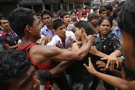 Garment workers clash with locals, who they believe are supporting the garment factory owners, during a protest in Dhaka September 23, 2013. REUTERS/Andrew Biraj