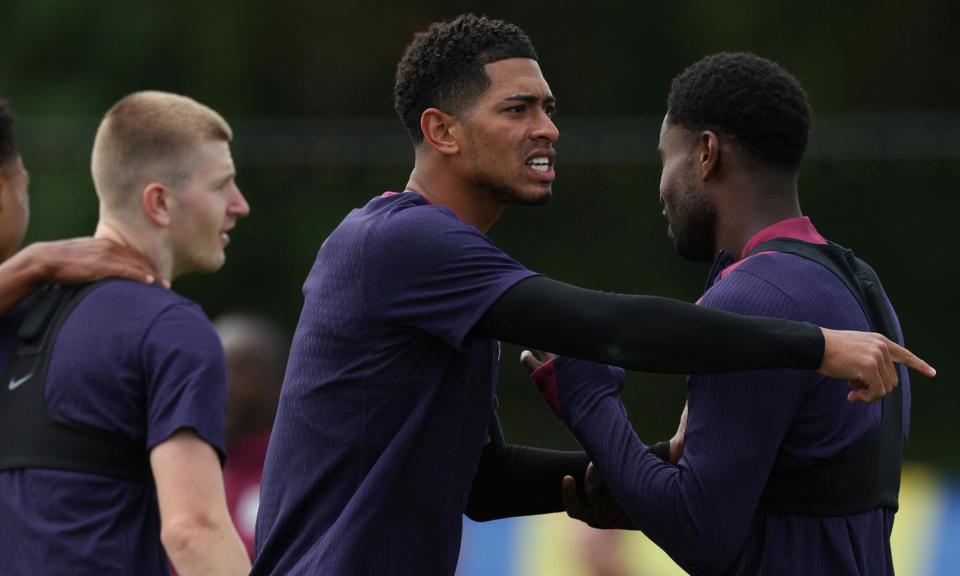 <span>Jude Bellingham points the way during an England training session on Friday as the team prepare to face Switzerland.</span><span>Photograph: Adrian Dennis/AFP/Getty Images</span>