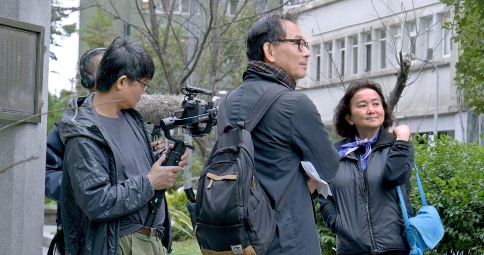 導演林俊頴拍攝朱天心外出畫面。（圖／目宿媒體提供）