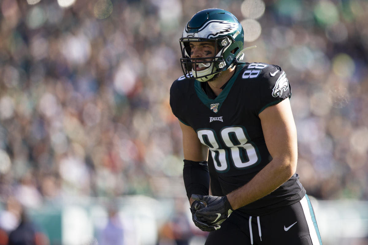 Carson Wentz Goes High to Dallas Goedert for a TD! 