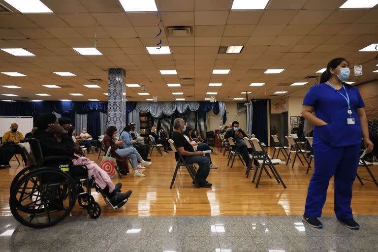 Vacunación con dosis de Johnson & Johnson en el Albanian Islamic Cultural Center, en Staten Island 