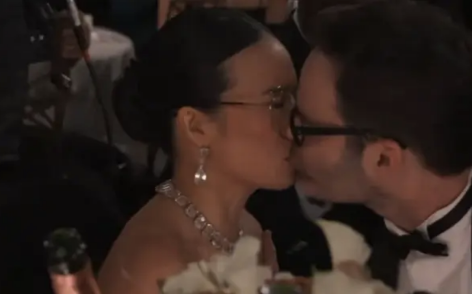 Ali Wong and Bill Hader kissing