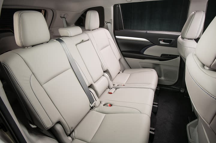 2017 Toyota Highlander XLE AWD second-row seat photo