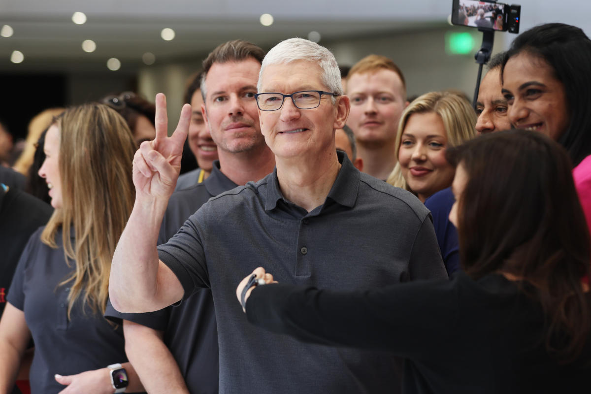 NO FILM, NO VIDEO, NO TV, NO DOCUMENTARY - Apple CEO Tim Cook