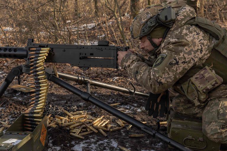 Un entrenamiento militar ucraniano en la región de Donetsk. (Roman PILIPEY / AFP)