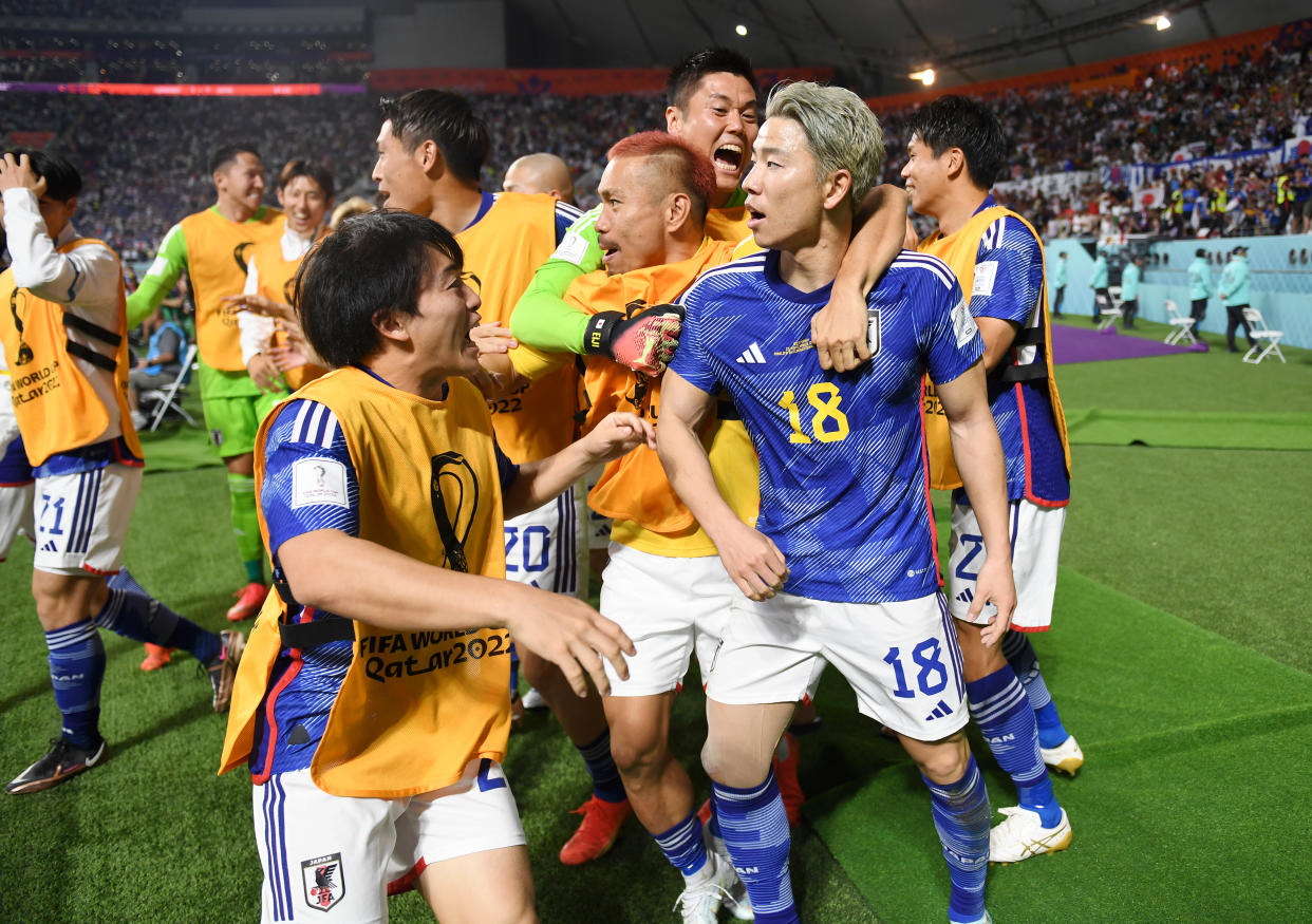 Japón festejando su triunfo sobre Alemania en Qatar 2022. (Getty Images)
