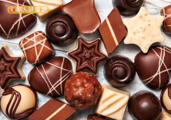 不管%多寡，巧克力都是屬於高熱量食物。%較高的黑巧克力，雖含糖量較少，但其實含有更多的可可脂，也就是脂肪，吃太多一樣有熱量攝取破表的疑慮。