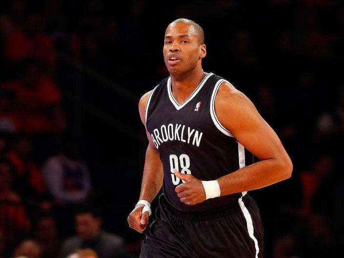 jason collins nets running during a game.