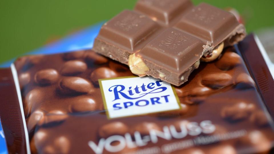 Ritter Sport hat eine ganz eigene Erklärung für den Misserfolg der hauseigenen Bio-Linie: Offenbar sei vielen Menschen Bio-Qualität bei Schokolade nicht so wichtig wie bei anderen Lebensmittelprodukten, heißt es von Unternehmensseite.