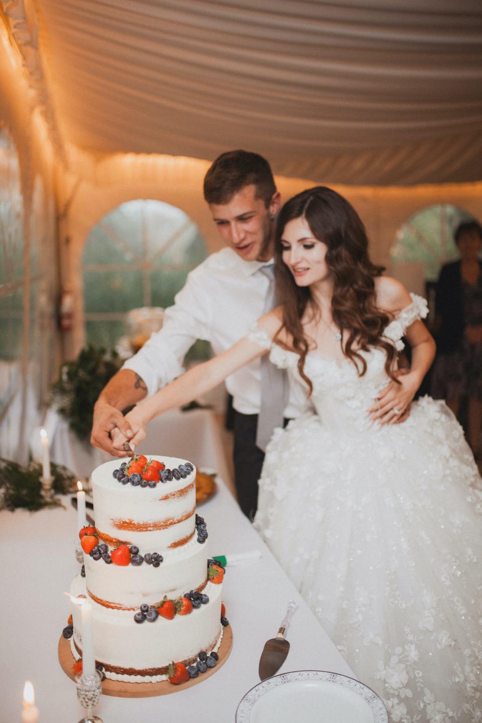 cutting cake