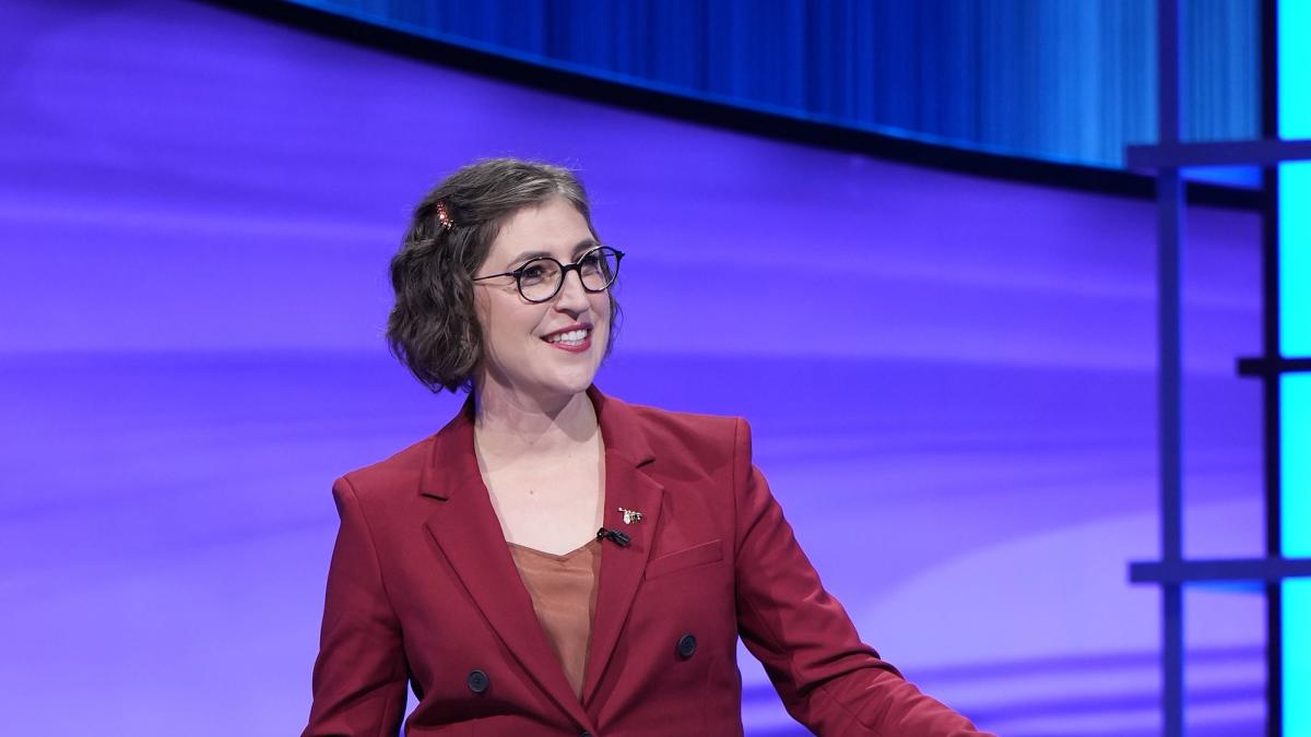 ‘Jeopardy!’ Host Mayim Bialik Posts Video From Hospital to Share Important Message