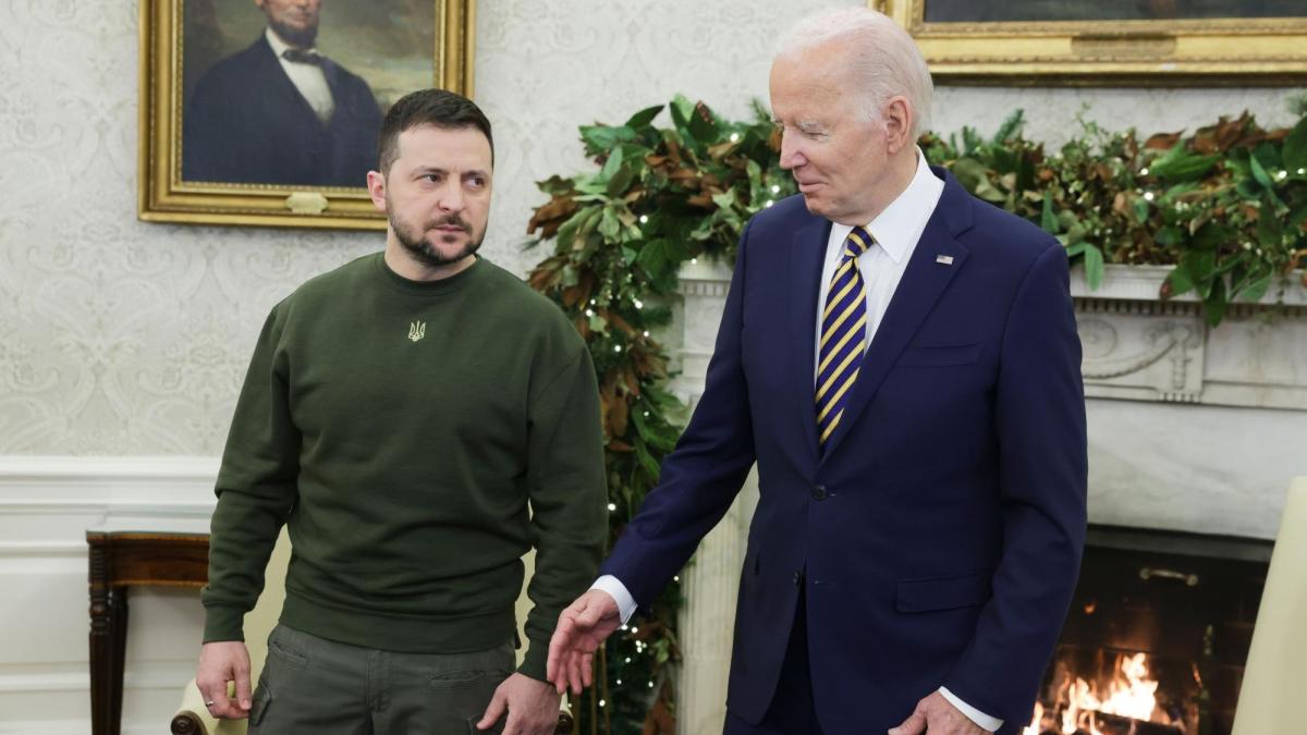 Ukraine war: Biden tells Selenskyj his country will never stand alone -  Canada Today