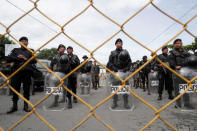 Police officers in riot gear stand in line near the border with Mexico in Tecun Uman, Guatemala October 19, 2018. REUTERS/Ueslei Marcelino