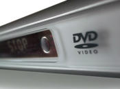 <p>Si tienes DVD, deberías saber que el modo stand by consume 4 W por hora. ¿Y el descodificador de la televisión por satélite? 7 vatios. (Foto: <a rel="nofollow noopener" href="https://www.freeimages.com/" target="_blank" data-ylk="slk:FreeImages.com;elm:context_link;itc:0;sec:content-canvas" class="link ">FreeImages.com</a> / Kerem Yucel). </p>