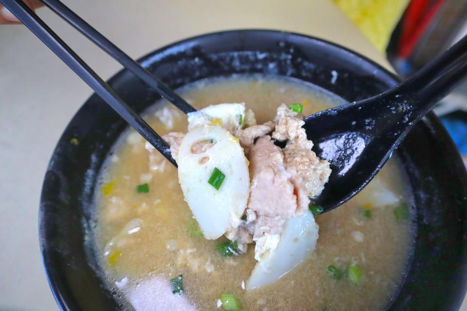 best rated bak chor mee - closeup of ingredients