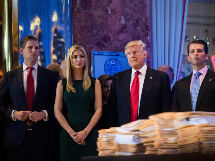 Eric Trump, Ivanka Trump, Donald Trump y Donald Trump Jr. en la Trump Tower