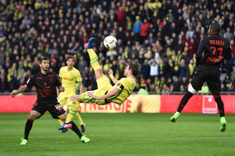 Nantes' Belgian midfielder Guillaume Gillet (C) performs a bicycle kick during the French L1 football match against Nice March 18, 2017