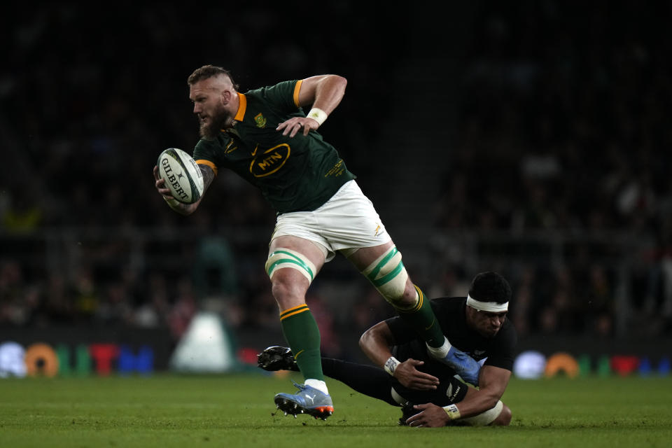 South Africa's RG Snyman, left, breaks away from New Zealand's Tupou Vaa'i during the rugby union international match between South Africa and New Zealand, at Twickenham stadium in London, Friday, Aug. 25, 2023. (AP Photo/Alastair Grant)