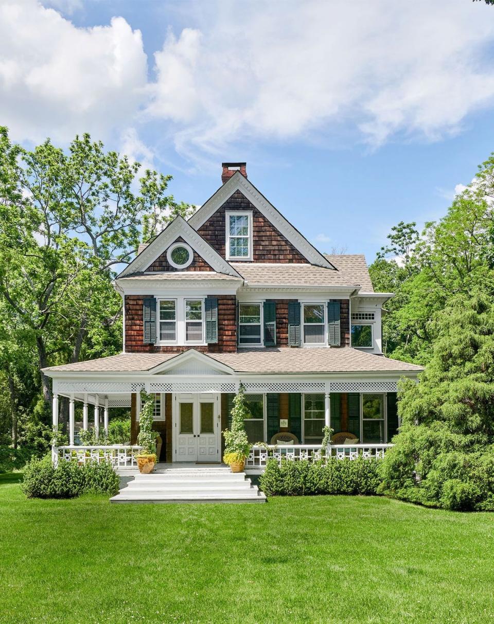 cottage front porch decor