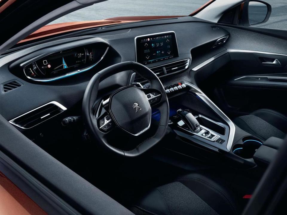 搭載第二代Peugeot i-Cockpit直覺式駕駛導向操作介面。